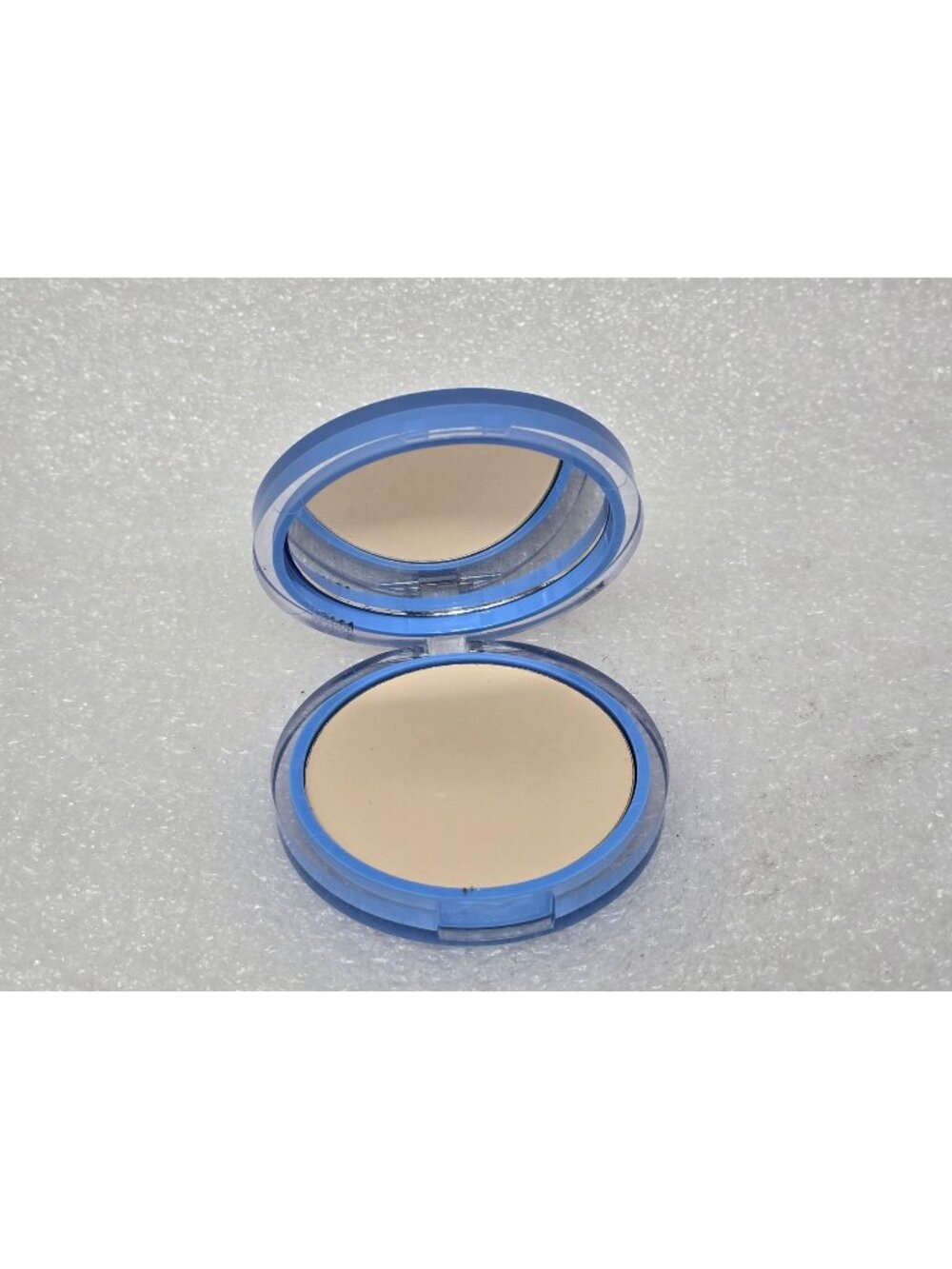 Covergirl Clean Matte Pressed Powder 510 Classic Ivory Oil Control Compact